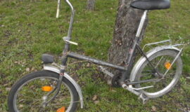 Bicykel Eska, používaný, má plné kolesá.