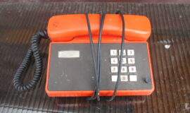 Tlačítkový retro telefon Tesla Stropkov